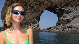 Incendi. Sicilia, Chiara Ferragni: "Sono qui per fare la mia parte"