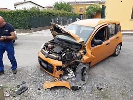 Malore alla guida, va a sbattere contro un colonnina di cemento: grave 72enne