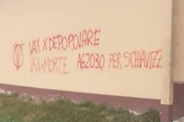 Scritte No-vax: un altro cimitero nel mirino dei vandali