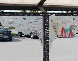 Vandalizzata la pensilina della fermata del CremonaPo