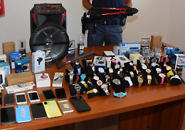 Spaccata nel negozio di elettronica: tre arresti