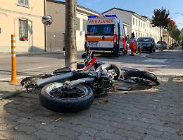 Caduta con la moto, 17enne ancora in prognosi riservata
