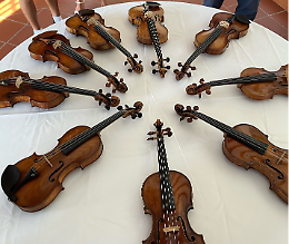 Ventisei Guarneri del Gesù riuniti per il compleanno del liutaio