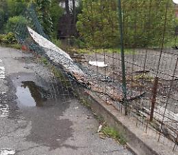 Ecomostro, divelta la rete alla palazzina mai completata e sgomberata