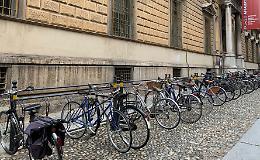 Museo e biblioteca: il destino delle rastrelliere per le bici divide