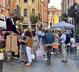 Lo Sbaracco in centro accompagnato da Vinile Totale