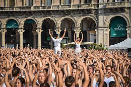 Bolle fa lezione in piazza Duomo: 'La danza è maestra di vita' 