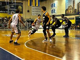 Basket serie A: una bella Vanoli cade in volata contro la Virtus