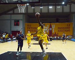 Basket serie A2: l'americano Medford accende la Juvi
