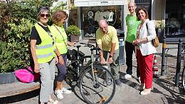 Bici, riposizionata in largo Boccaccino la pompa per gonfiare le gomme