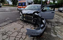 Schianto tra auto a Barriera Po, tre persone coinvolte e ingenti danni