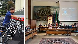 Le bici a noleggio falcidiate infiammano Sala Ostaggi