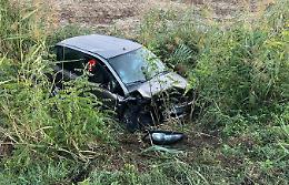Scontro tra due auto e un autoarticolato, quattro uomini trasportati in ospedale