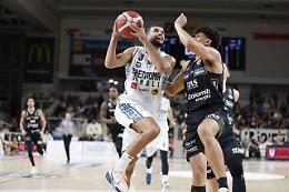 Basket serie A: Golden e Zega non bastano. Esordio amaro per la Vanoli che cade contro la Dolomiti