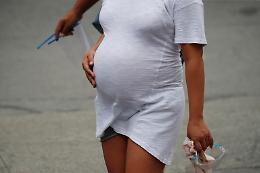 Mamme italiane sempre più anziane, il primo figlio dopo i 32 anni