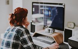 Lavoro allo specchio: lo stipendio e i colleghi le variabili che contano