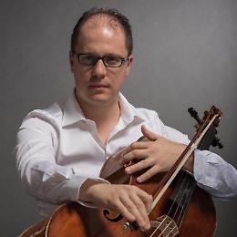 Il violoncellista Giovanni Gnocchi con l' Agon Ensemble al Museo del Violino