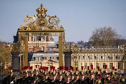 Allarme bomba alla Reggia di Versailles, evacuazione in corso