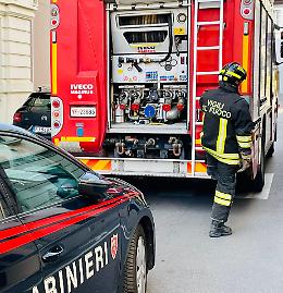 Non risponde né alla porta né al telefono, al B&B scatta l'allarme: stava dormendo