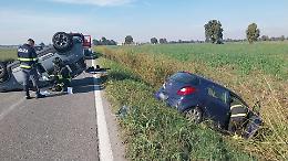 Cane scappa, viene investito e lungo la Giuseppina è il caos: due feriti 