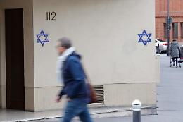 Stelle di David dipinte su abitazioni e negozi a Parigi 