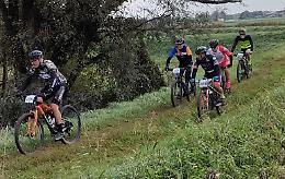 Al Bosco tutti a seguire la gara di  mountain bike 