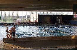 Piscina: l’acqua è calda, spogliatoi da ‘rifare’