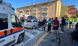 Scontro tra furgone e due auto, diversi coinvolti ma senza conseguenze gravi