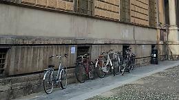 Rastrelliere «indecorose» rimosse, la protesta non si fa attendere