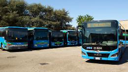 Autobus a singhiozzo e proteste: studenti lasciati a piedi