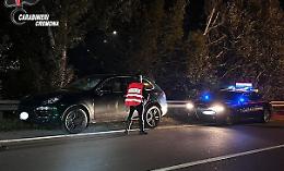 Porsche in fuga, schianto dopo l'inseguimento ad alta velocità da Pianengo a Spino