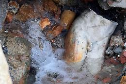 Nuova scoperta a San Casciano, dall'acqua emerge un Apollo in marmo