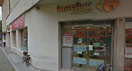 Ubriachi, tentano il furto al market poi litigano con cassiere e addetti alla sorveglianza