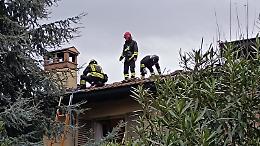 Camino acceso, prende fuoco il tetto: paura in Viale Santa Maria della Croce