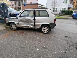 Scontro in pieno centro: 71enne al pronto soccorso