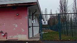 Tentano di rubare negli spogliatoi, ma i calciatori li inseguono