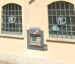 Boato nella notte: lo sportello bancomat resiste
