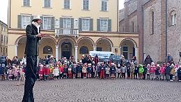 Fatf: in 400 in piazza Duomo incantati dalle piccole storie
