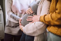 Tumore al seno con ‘gene Jolie’: la gravidanza è sicura per mamma e bambino