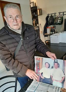 Il volontario del pettine: «Aiuto chi ha bisogno»