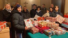 Il Natale solidale di 25 studenti del Torriani: regalo con biglietto per chi è in difficoltà