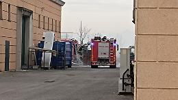 Incendio in un silos: rogo domato dai vigili del fuoco