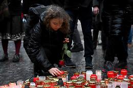 E' giorno di lutto per il massacro di Praga