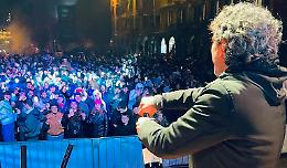 Il nuovo anno nasce in piazza: musica, balli e allegria
