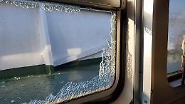 Vandali all'attacco, distrutti i vetri della motonave Stradivari