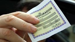 Riattiva illegalmente un'assicurazione sospesa, denunciato