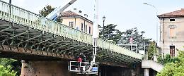 Ponte di via Cadorna chiuso per un anno, le opposizioni: «Fallimento politico»