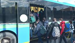 Autobus in manovra, salvata dall'amica