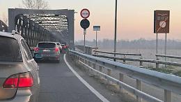 Incidente sul ponte di ferro, pesanti disagi alla circolazione