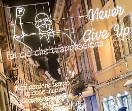 In centro di nuovo accese le luminarie per Vialli